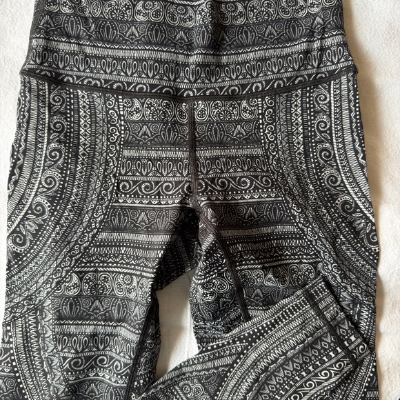 Lululemon Wunder Under High Rise Legging - Picture 2 of 6